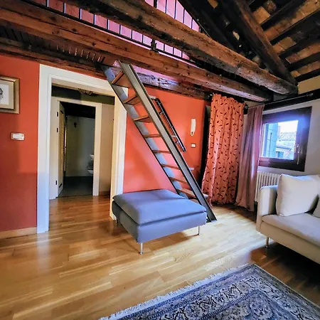 Casanova Penthouse Near Rialto Rooftop View