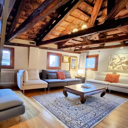 アパート Casanova Penthouse Near Rialto Rooftop View
