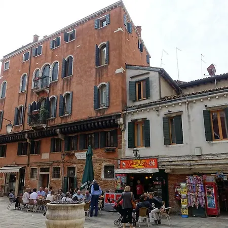 Casanova Penthouse Near Rialto Rooftop View