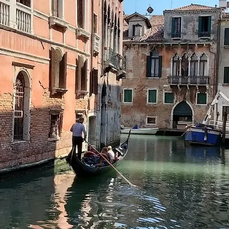 アパート Casanova Penthouse Near Rialto Rooftop View ヴェネツィア