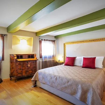 Casanova Penthouse Near Rialto Rooftop View *