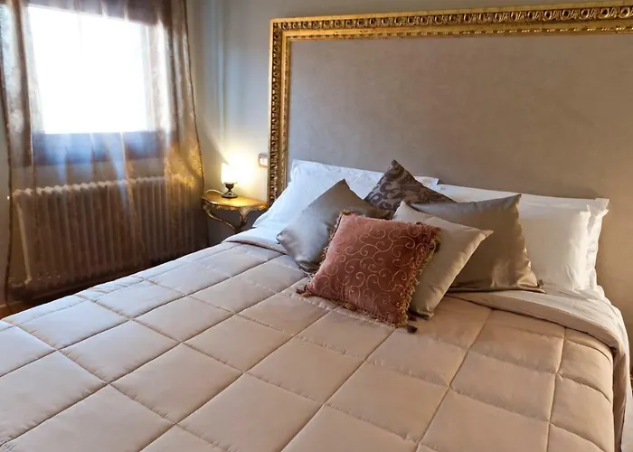 Casanova Penthouse Near Rialto Rooftop View