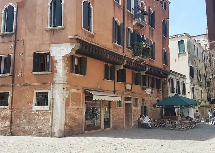 Casanova Penthouse Near Rialto Rooftop View