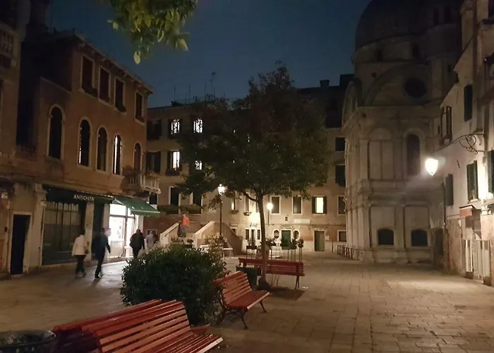 Casanova Penthouse Near Rialto Rooftop View